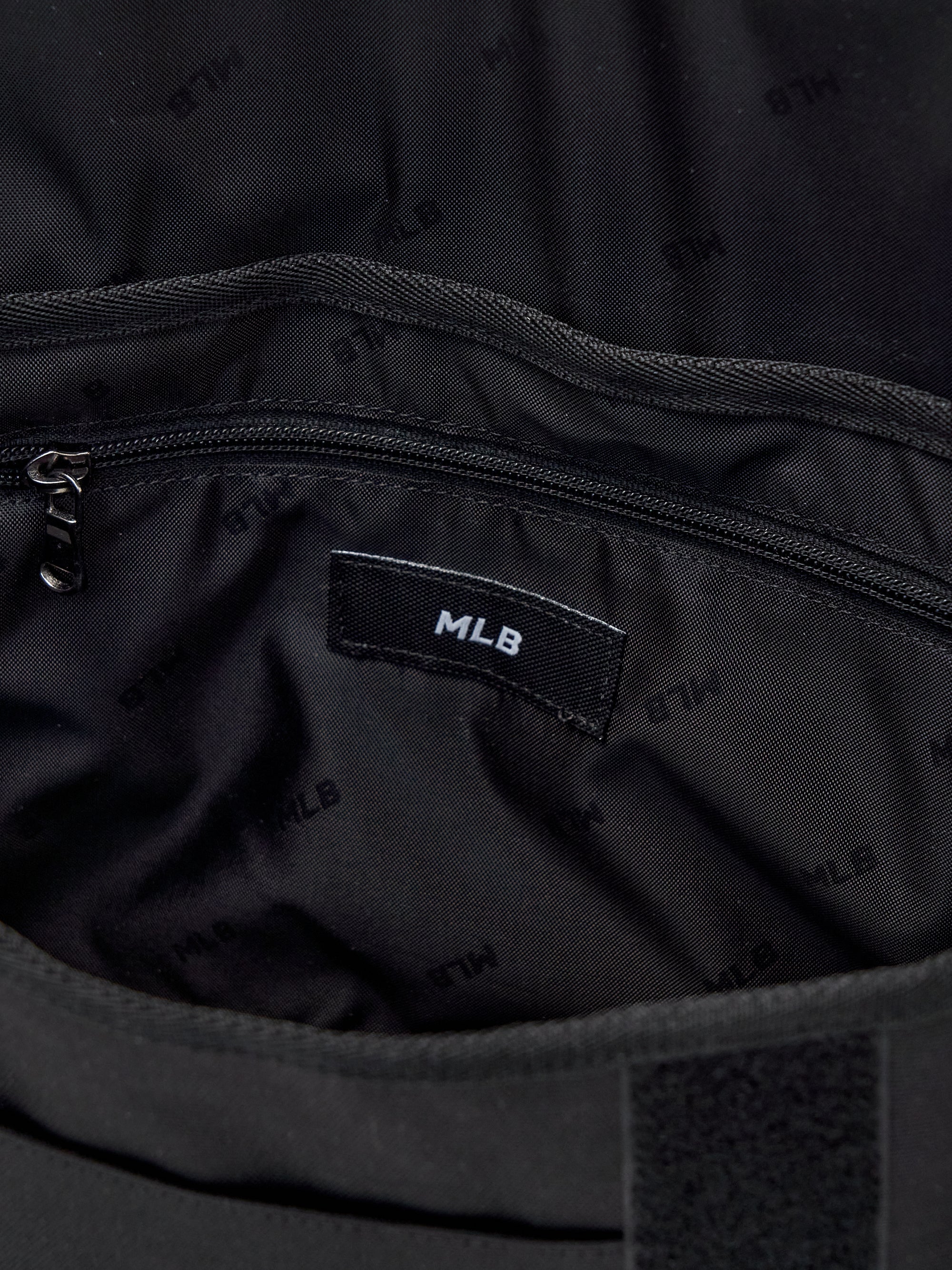 MESH POCKET MINI MESSENGER BAG
