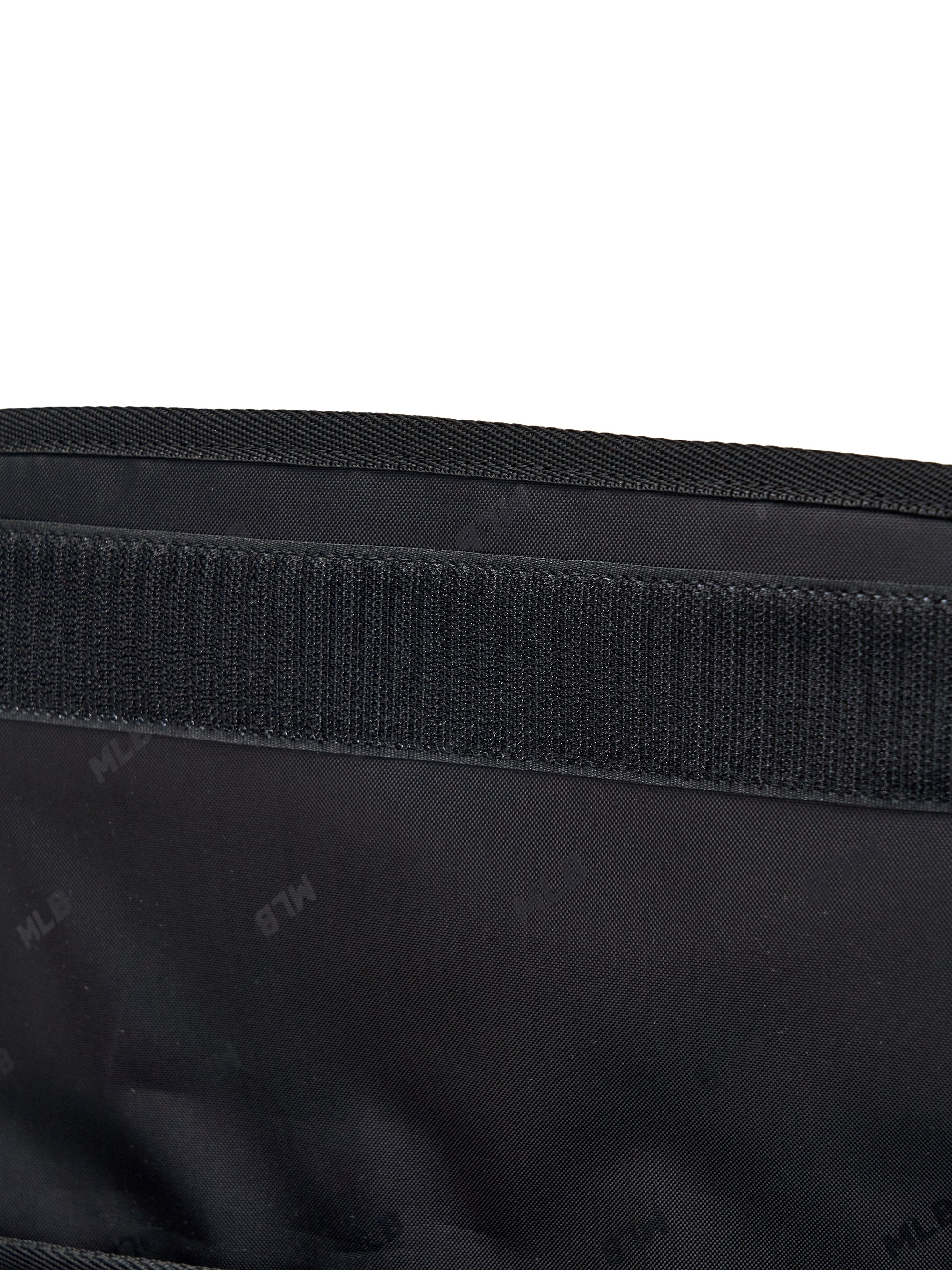 MESH POCKET MINI MESSENGER BAG