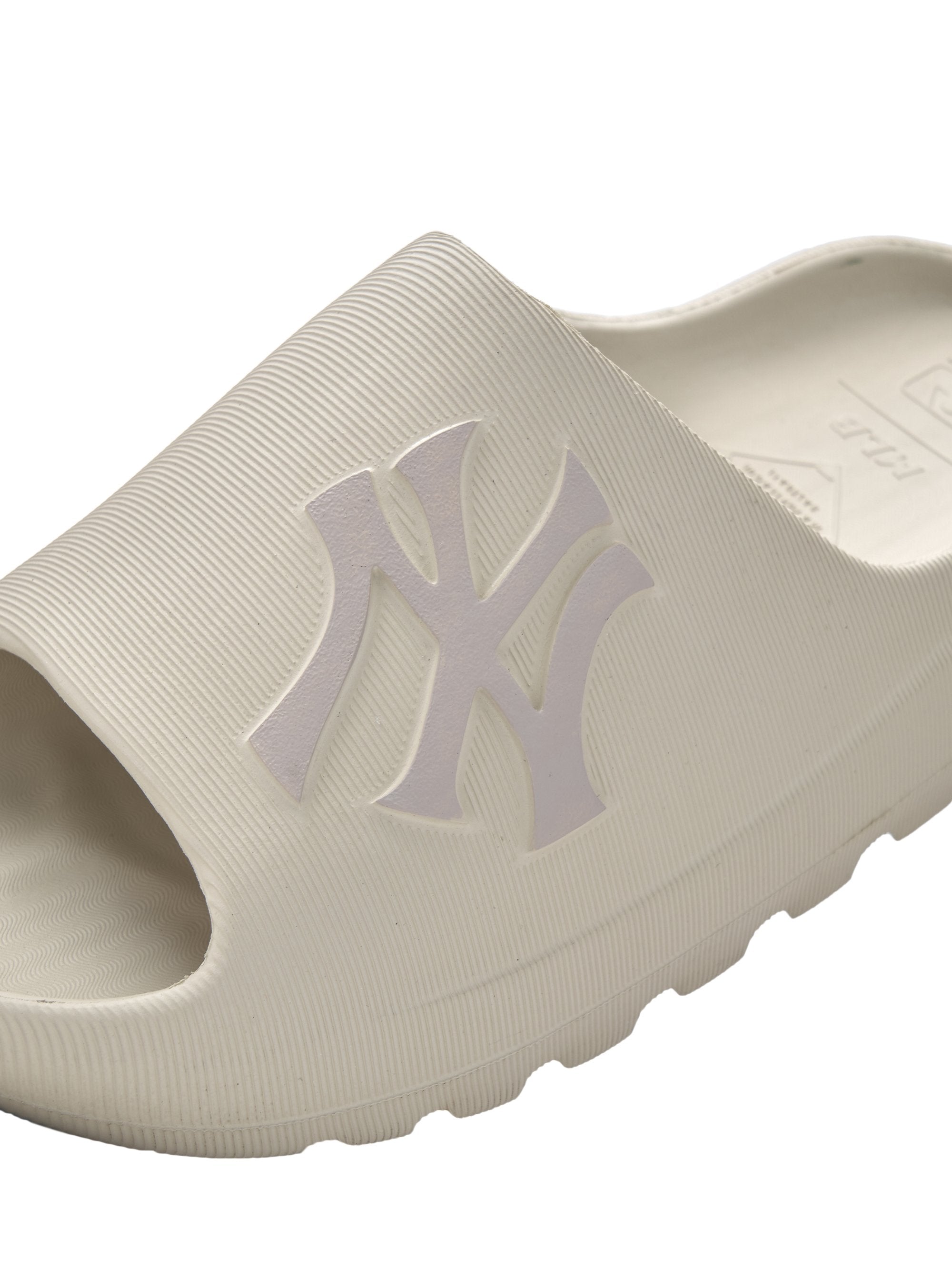 Skipper Slide