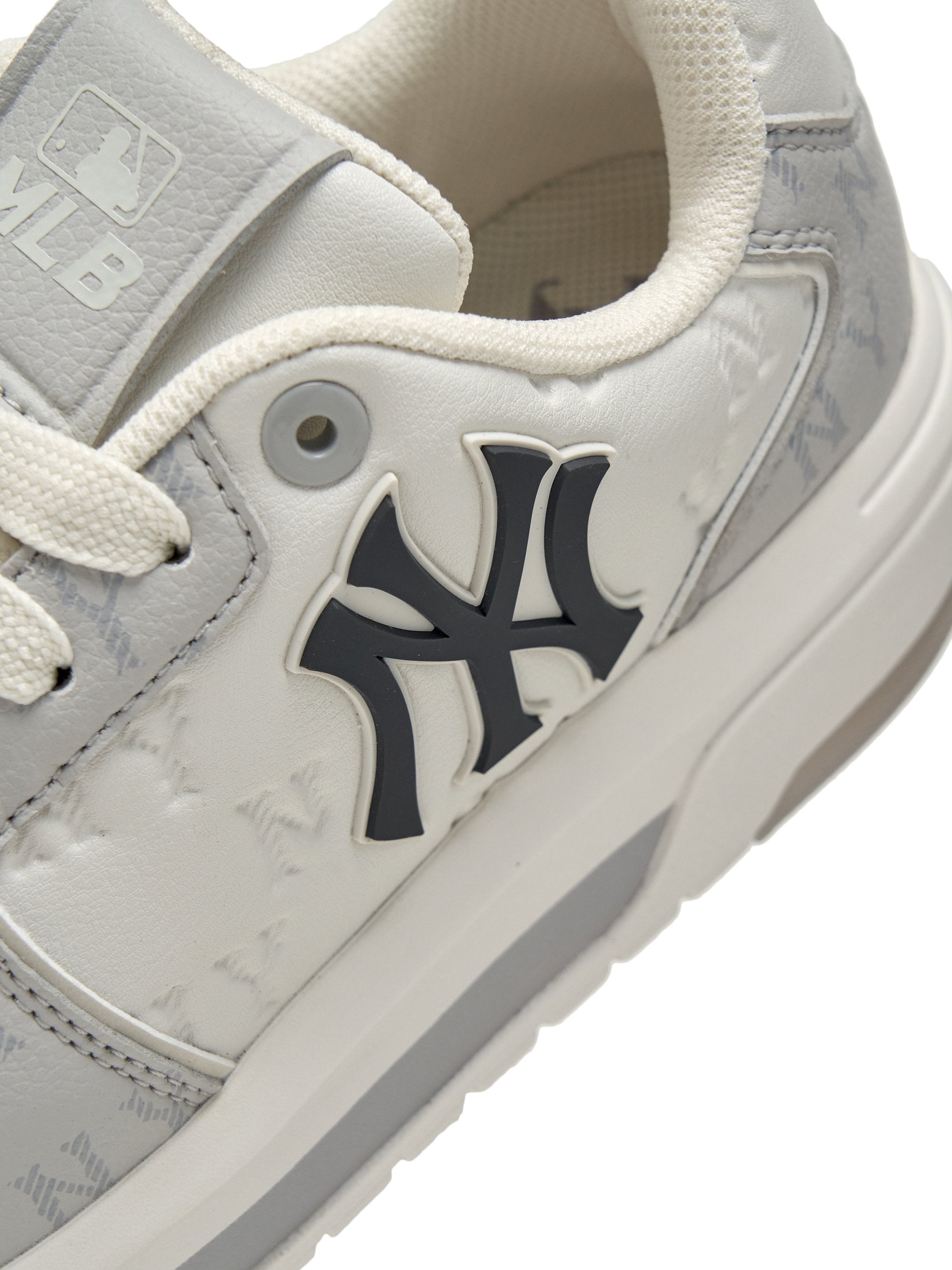 CHUNKY LINER EMBO MONOGRAM