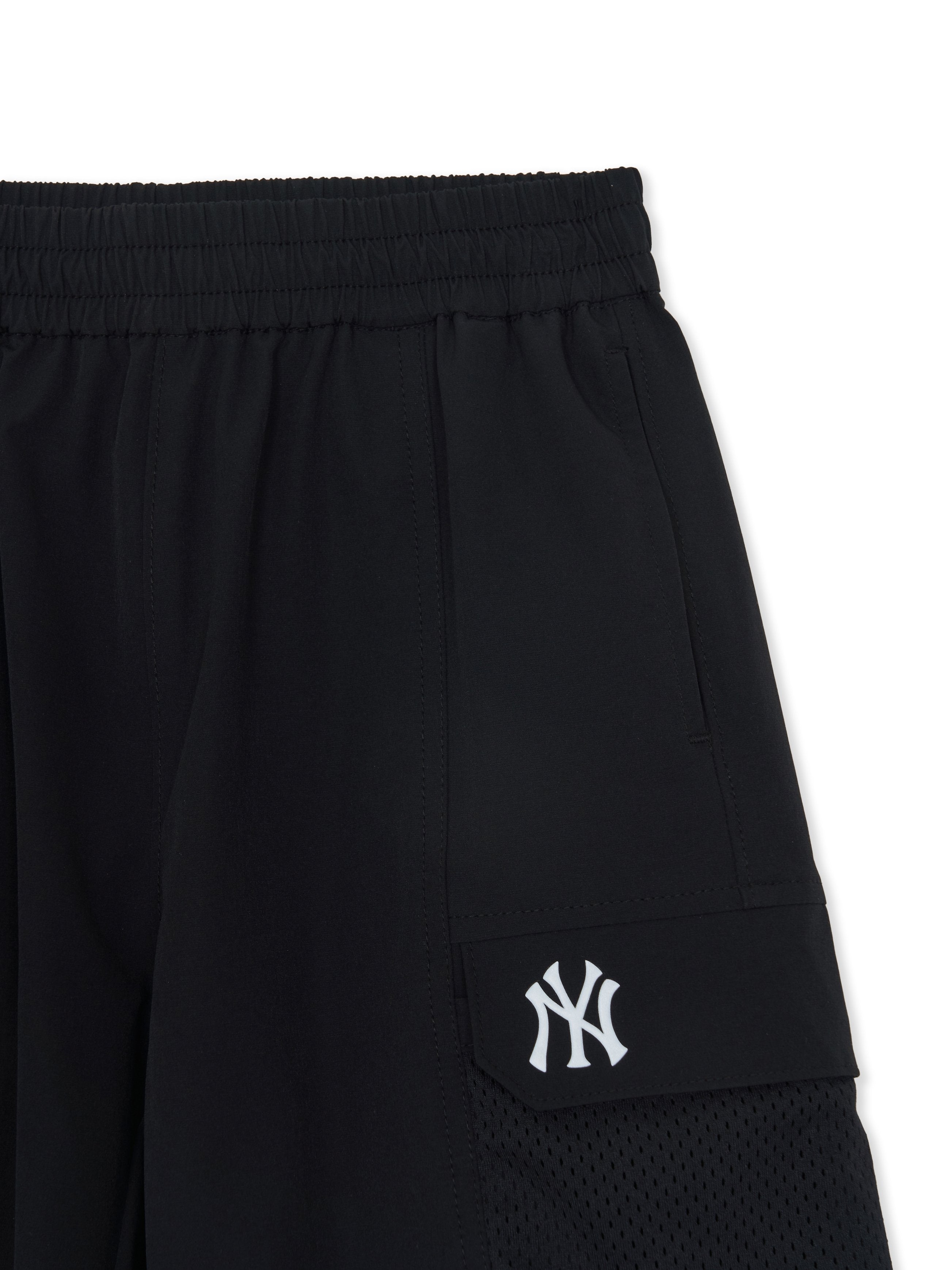 Outdoor Mesh-Blocking Cargo Shorts