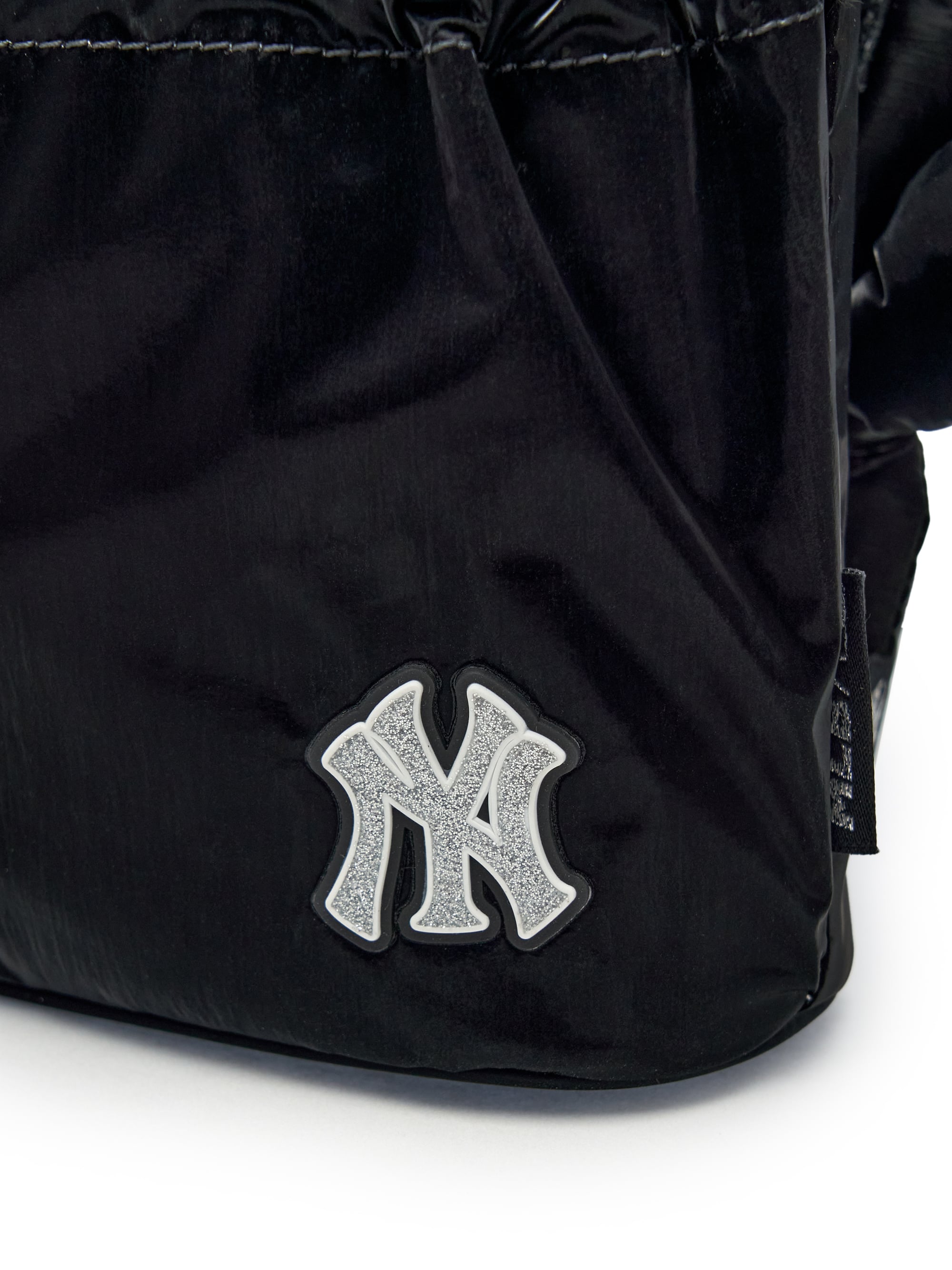 GLOSSY MINI BUCKET BAG