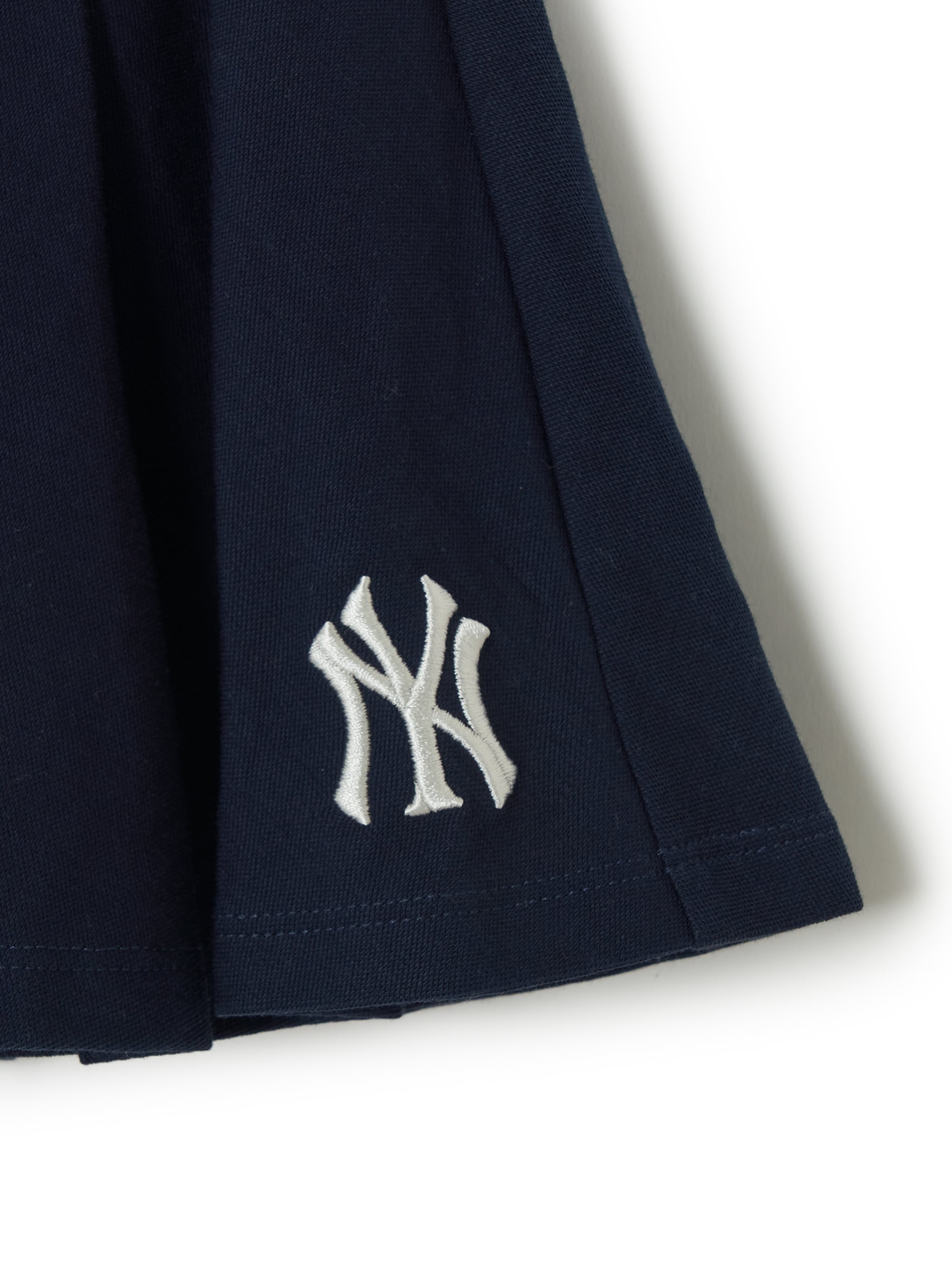 VARSITY SPORTIVE PLEATS SKIRT