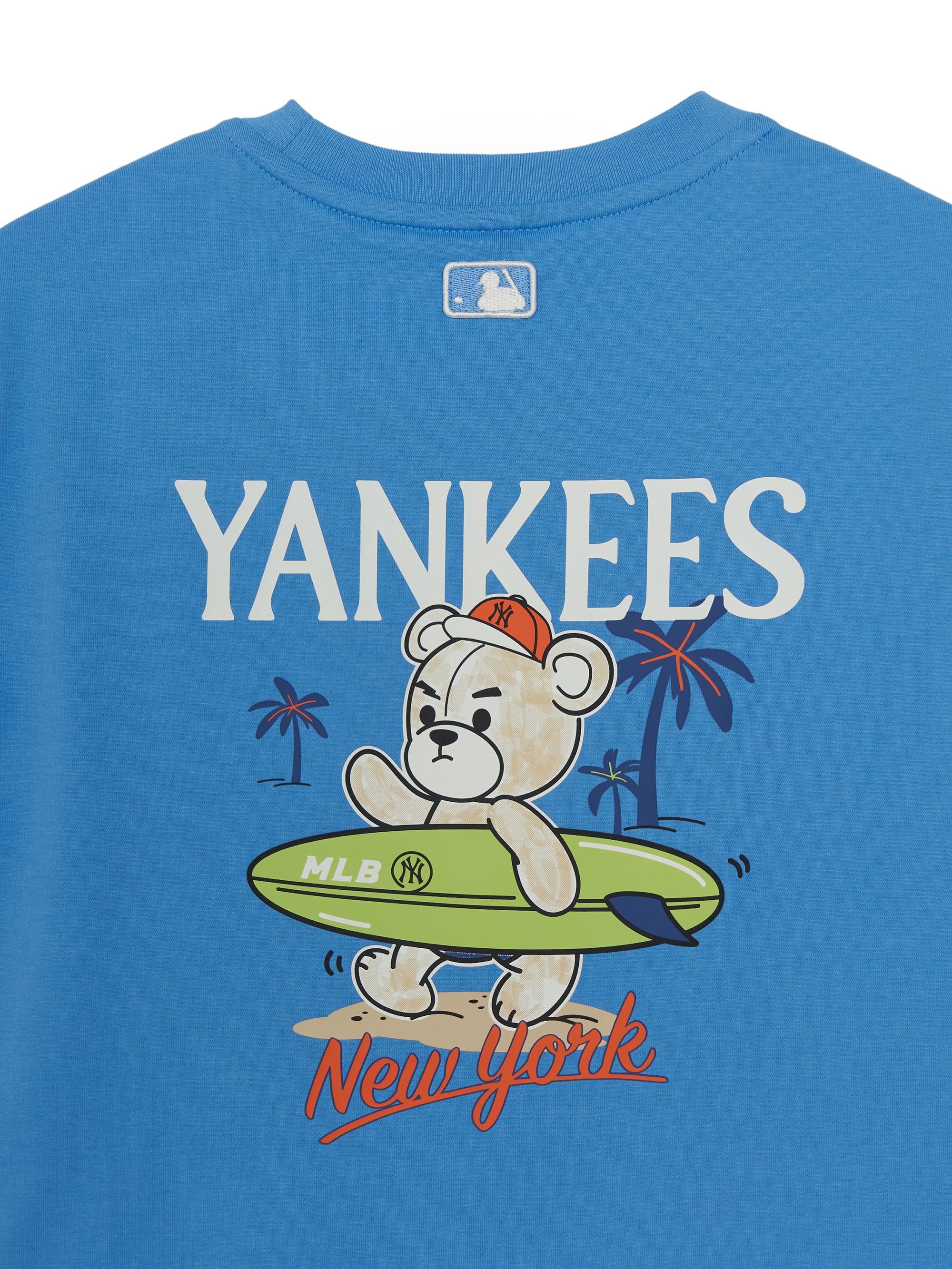 Street Surfing Bear Artwork T-shirt