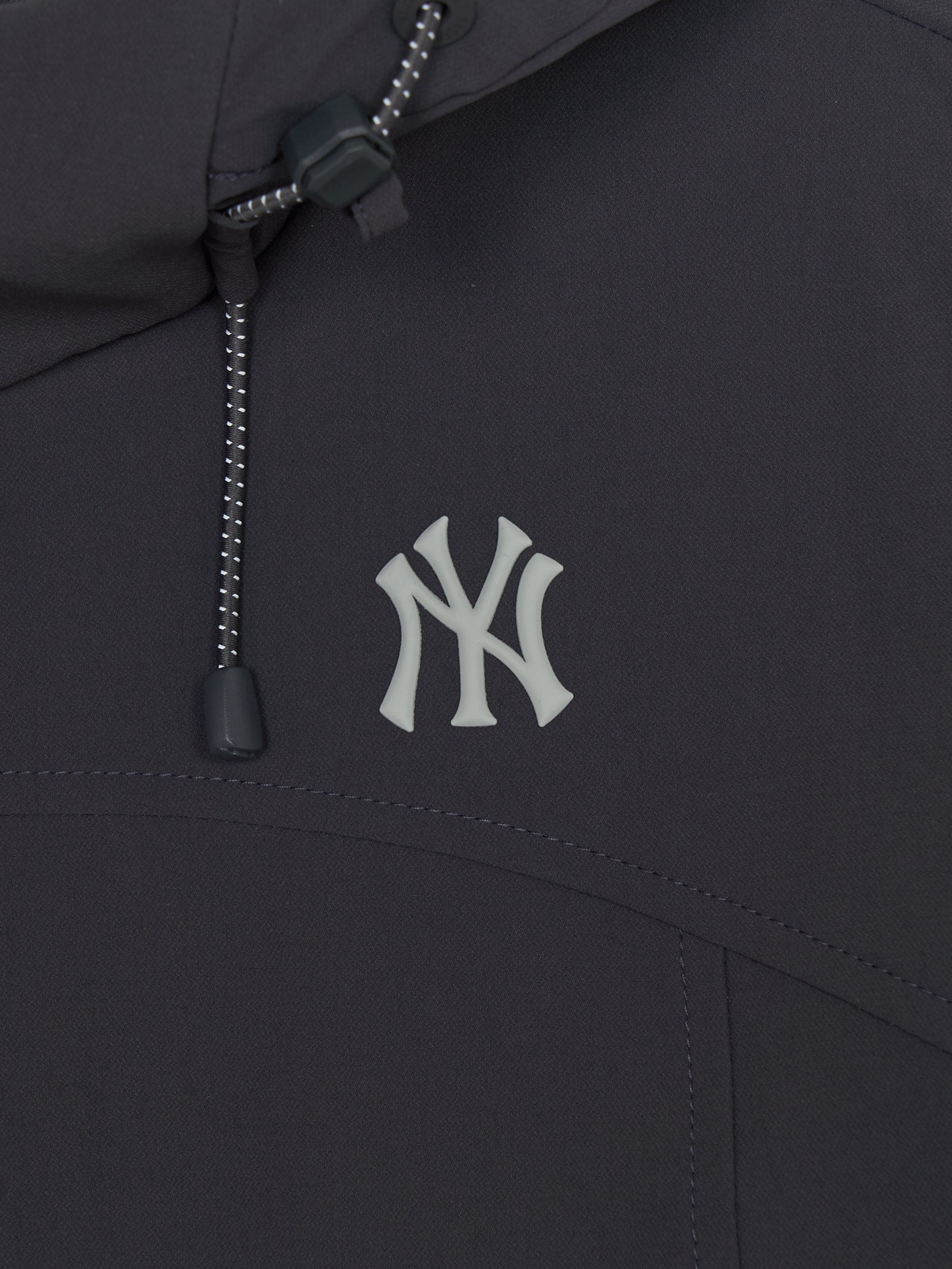 Women's Gorpcore Slim Fit Windbreaker