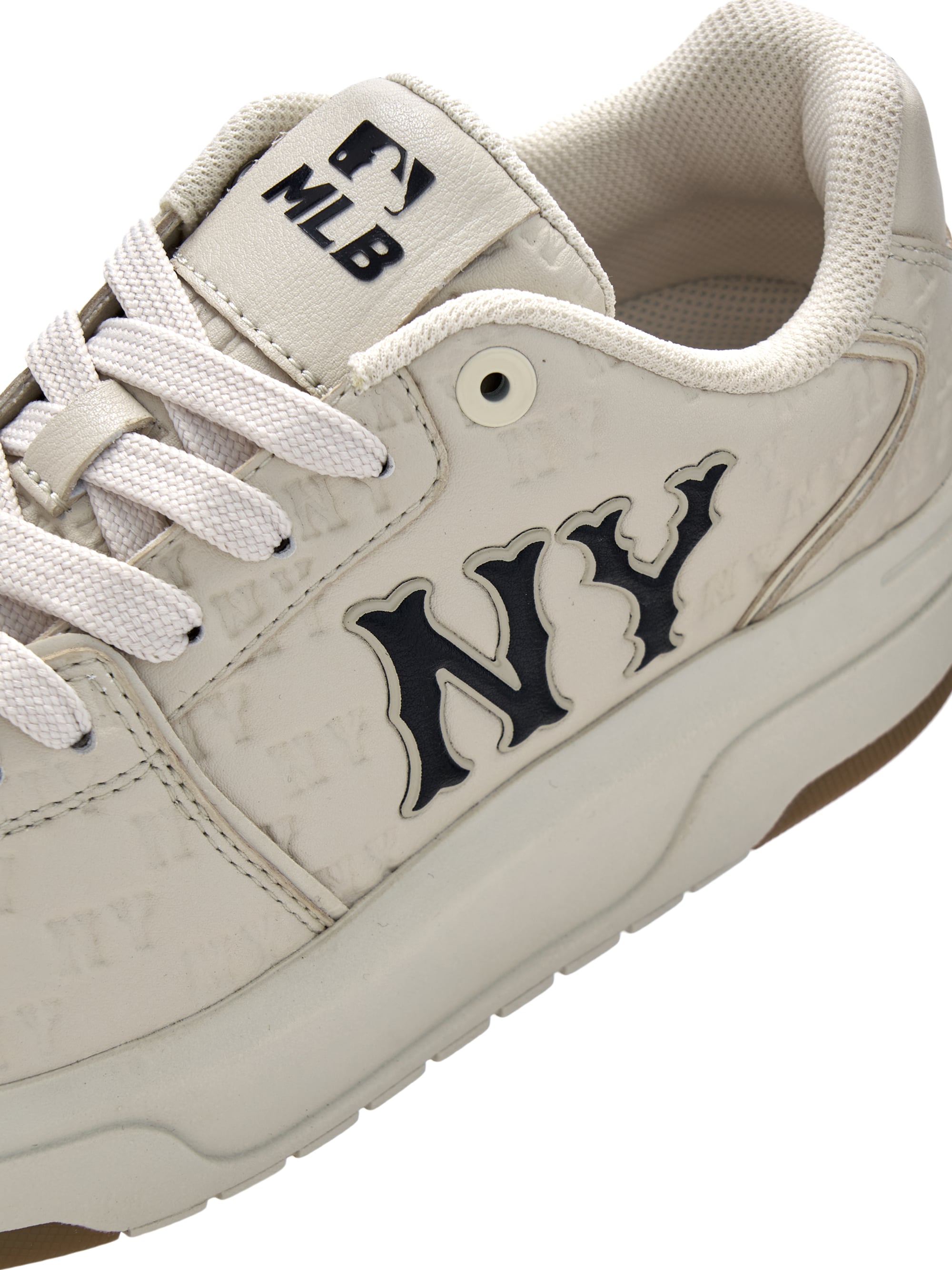 CHUNKY LINER EMBO MONOGRAM COOPERS TOWN