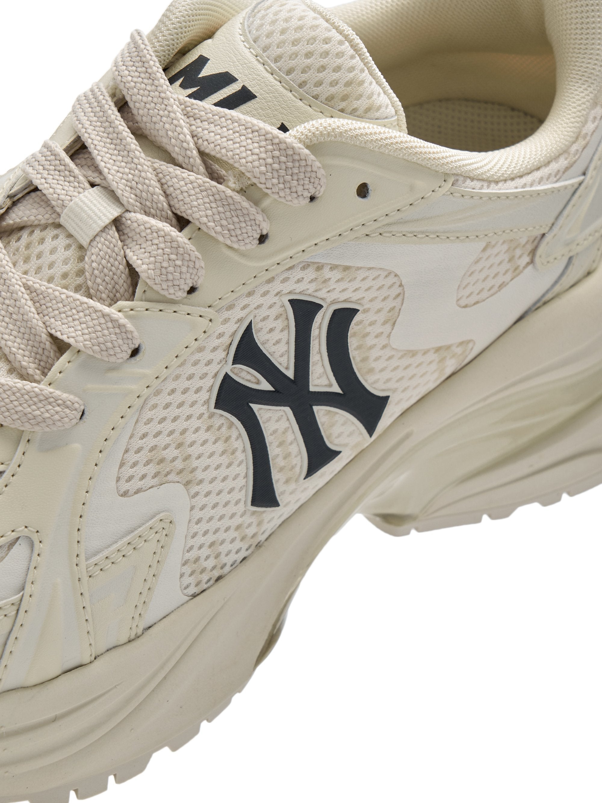 Curve Runner Monogram