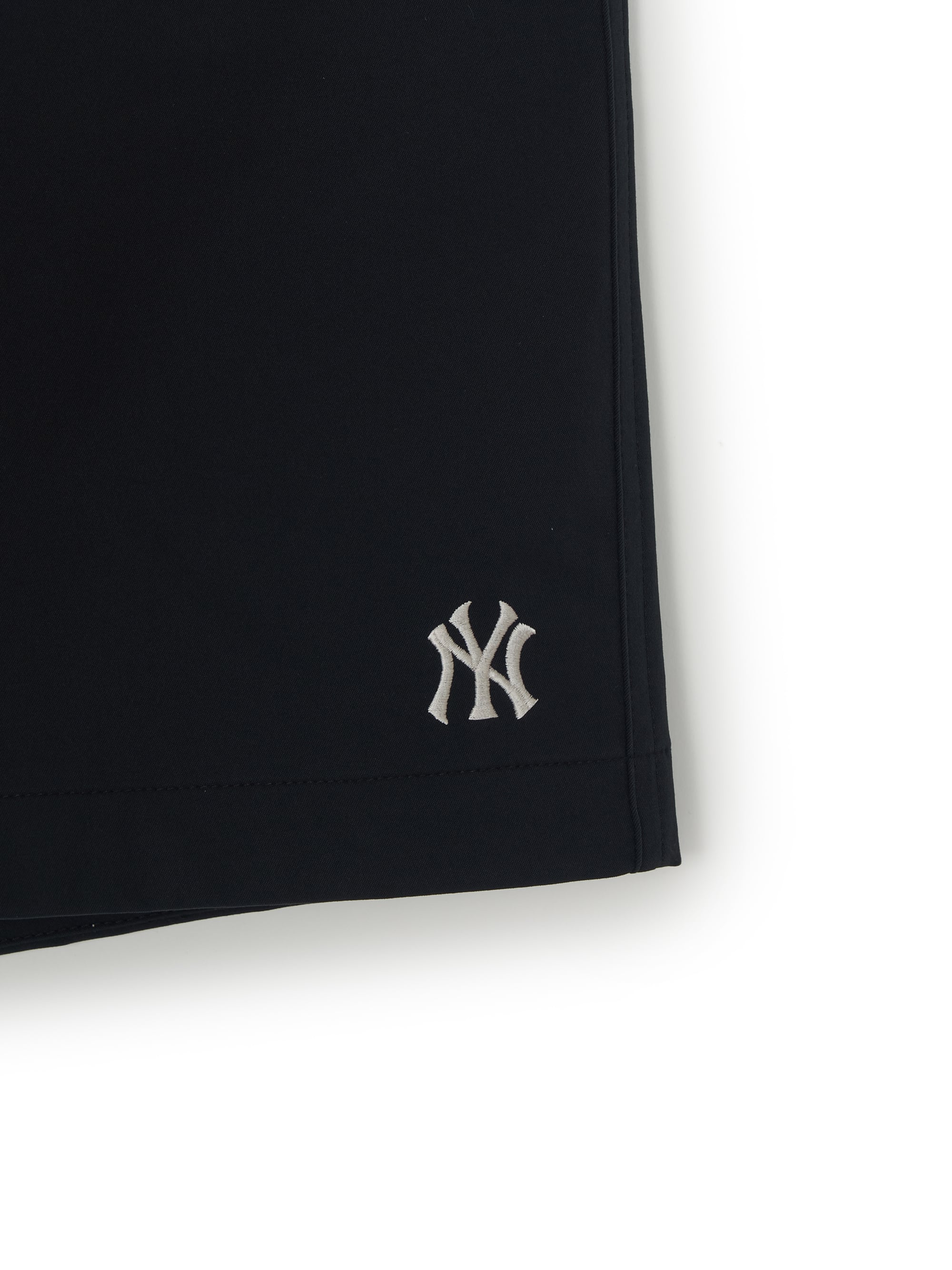 BASIC SMALL LOGO COTTON TOUCH WOVEN 7in Shorts