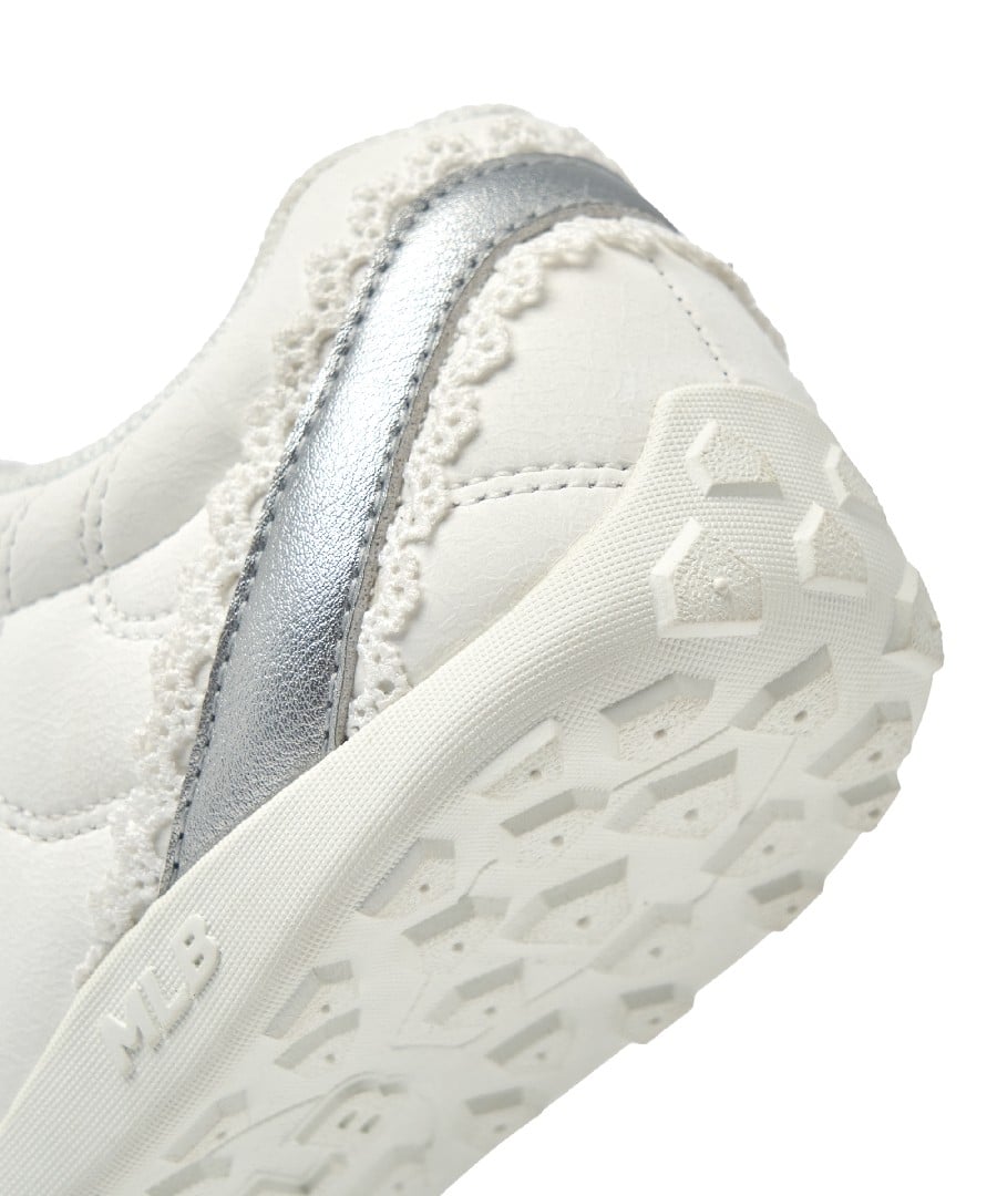SLEEK LACE