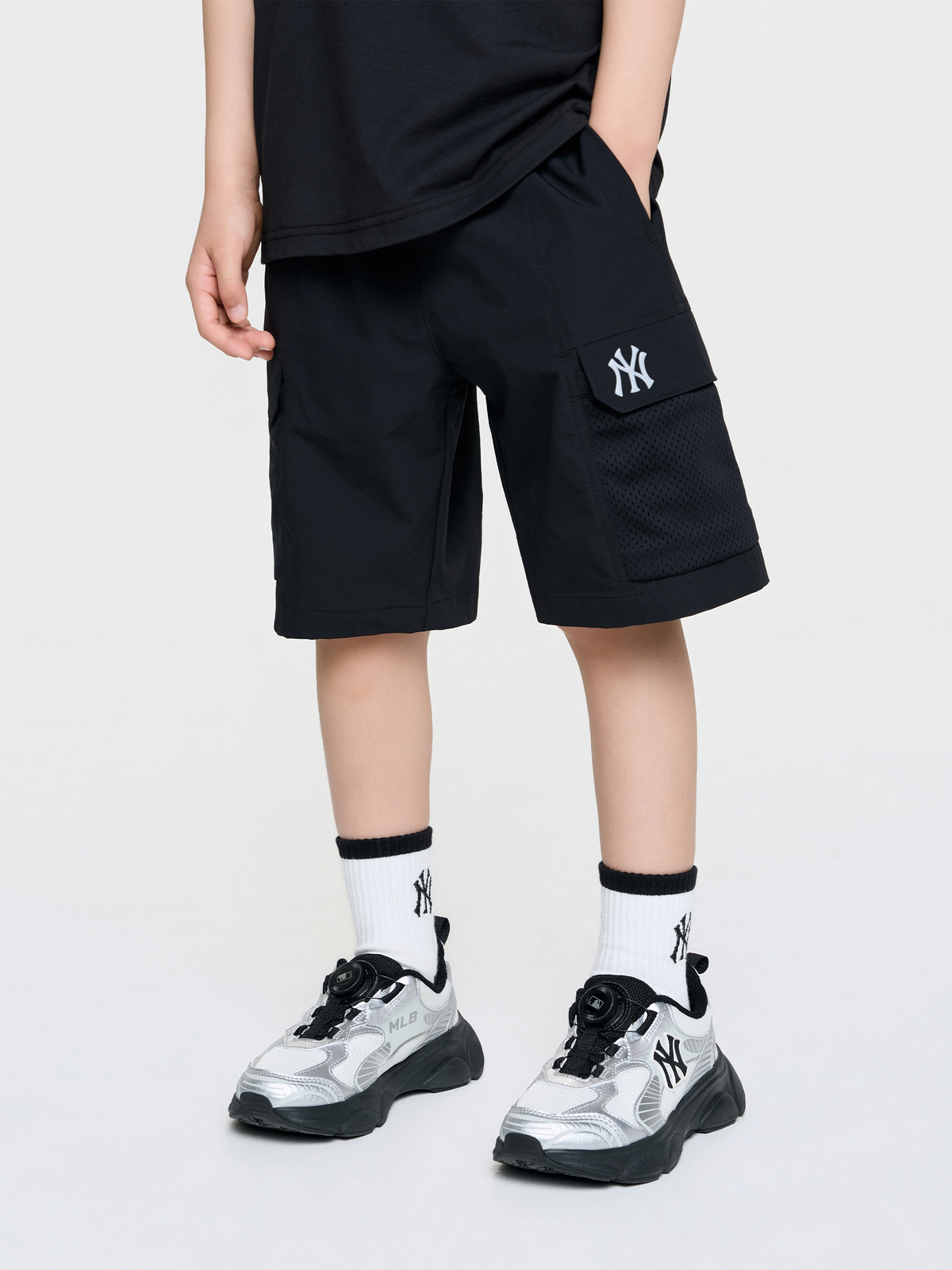 Outdoor Mesh-Blocking Cargo Shorts