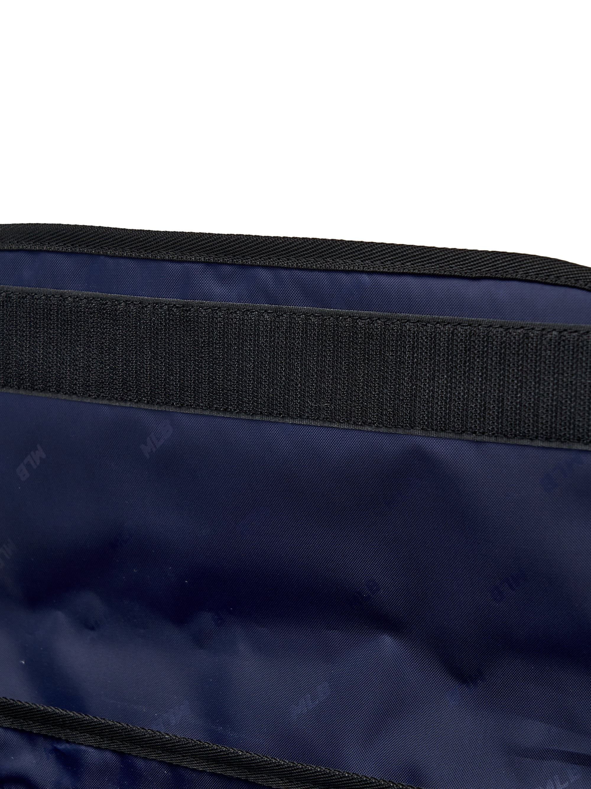 MESH POCKET MINI MESSENGER BAG