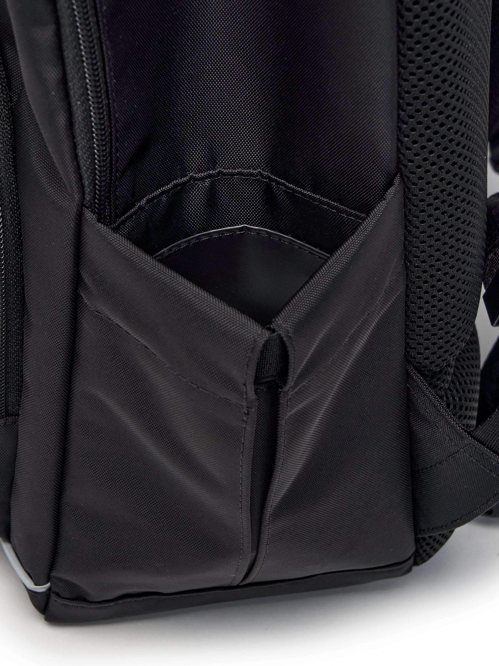TAG FLY SCHOOL BACKPACK