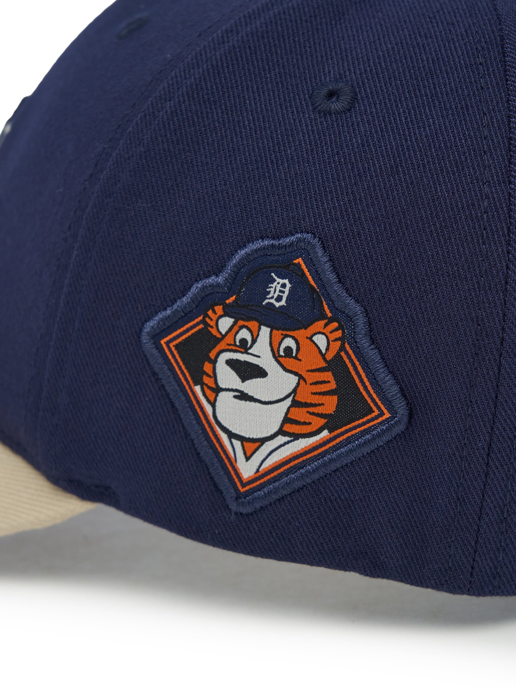 SIGNATURE MASCOT BALL CAP