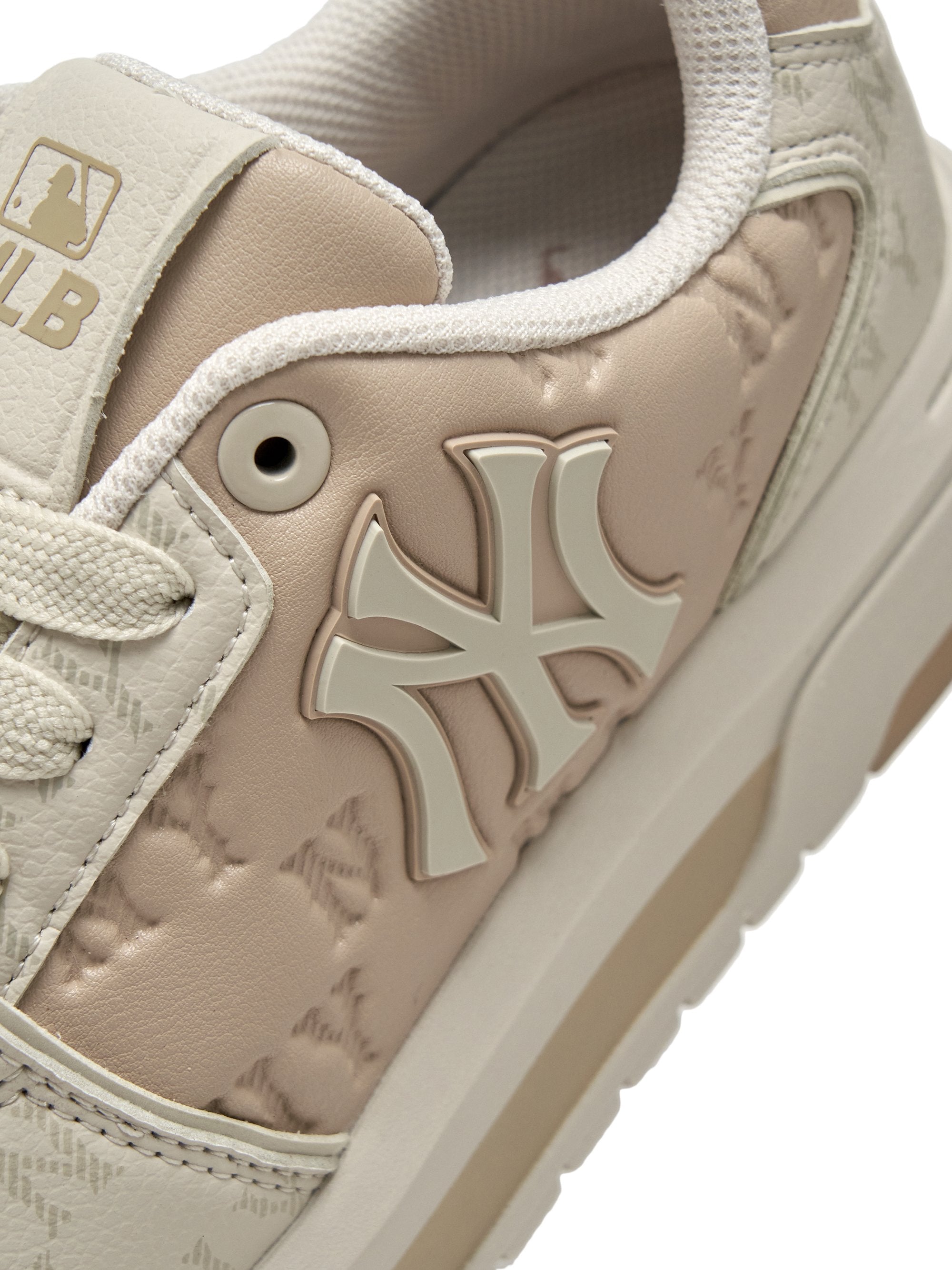 Chunky Liner Embo Monogram