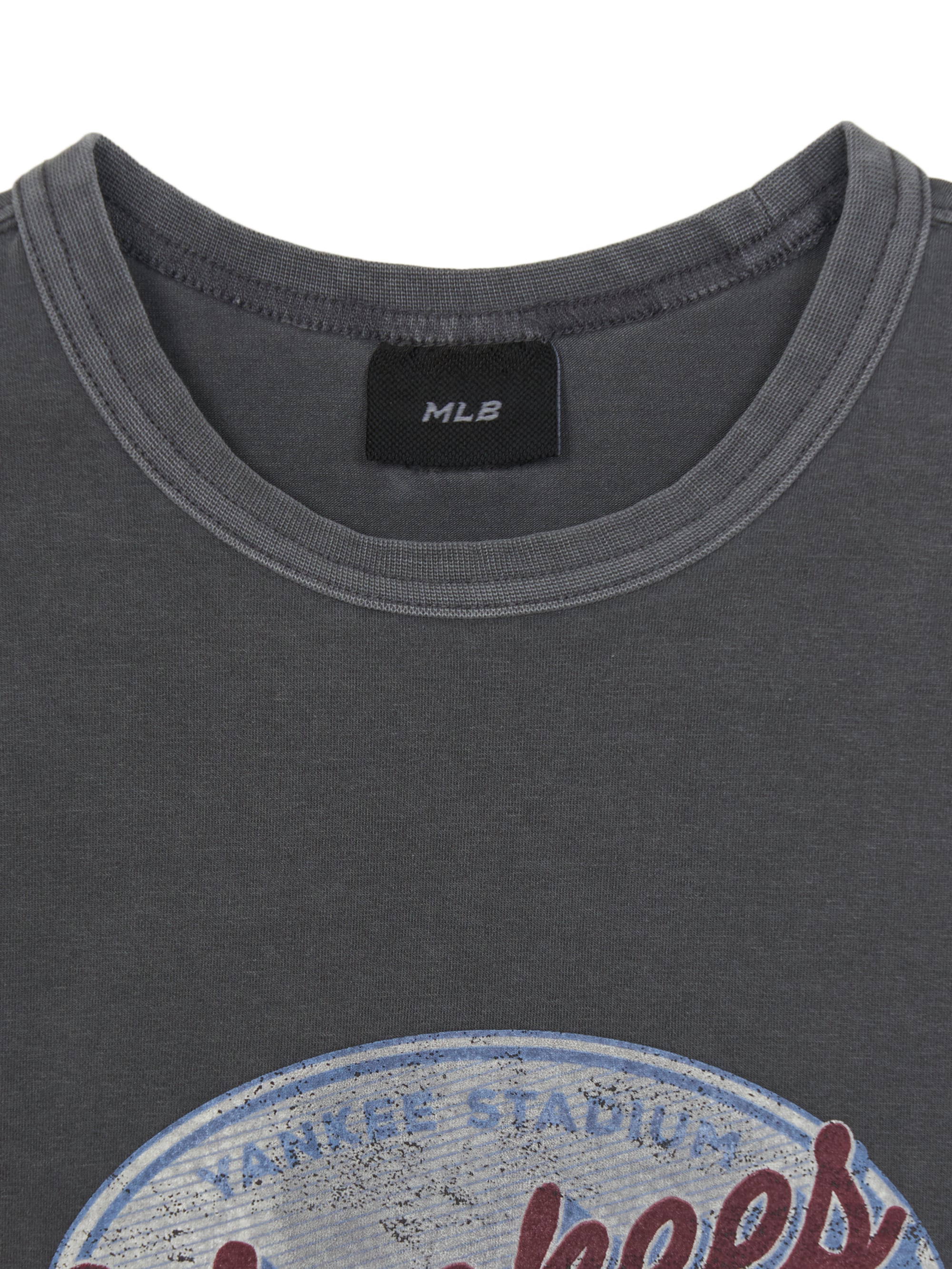STREET BASIC VINTAGE ARTWORK T-shirt