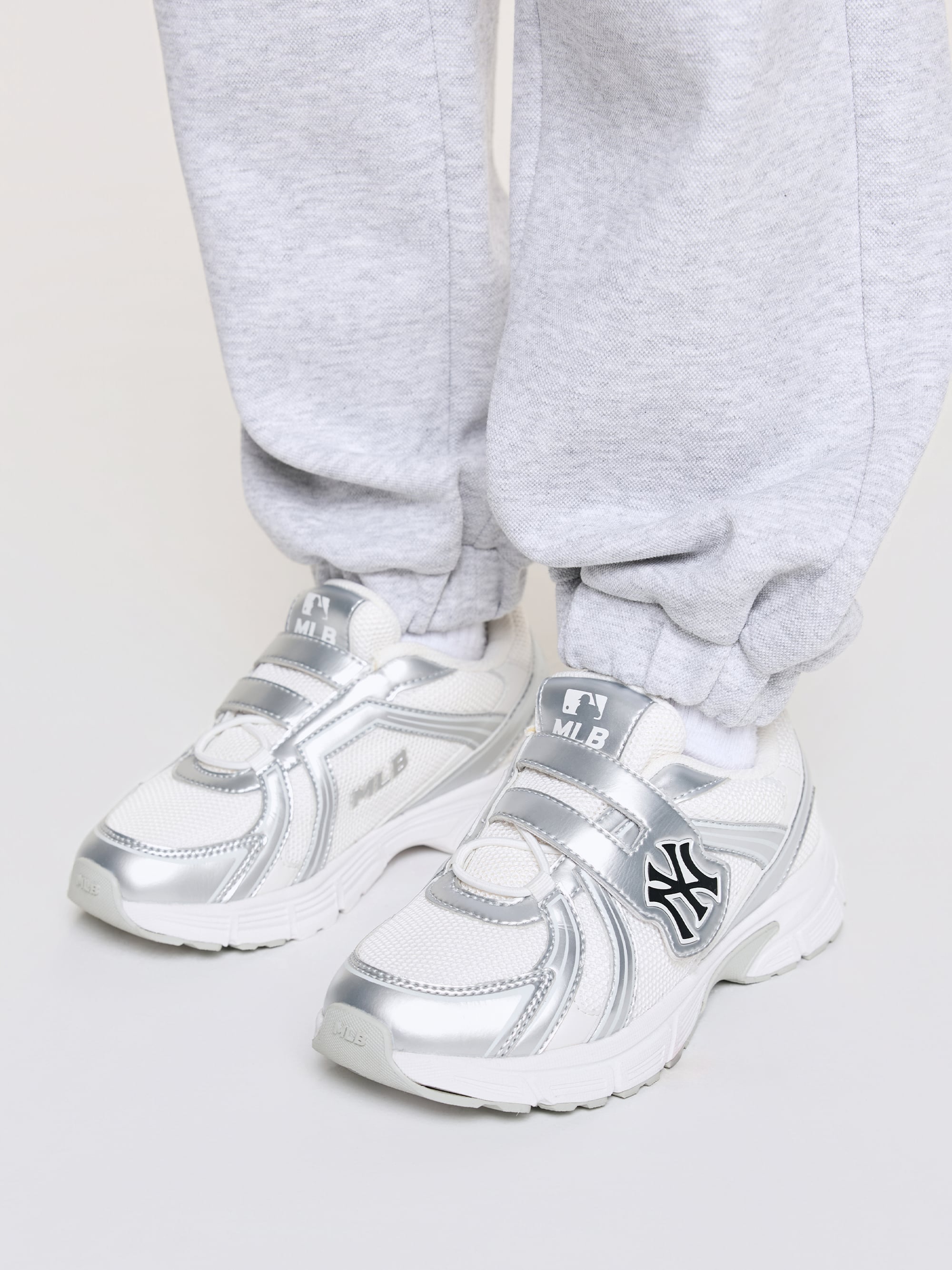 TRACK RUNNER