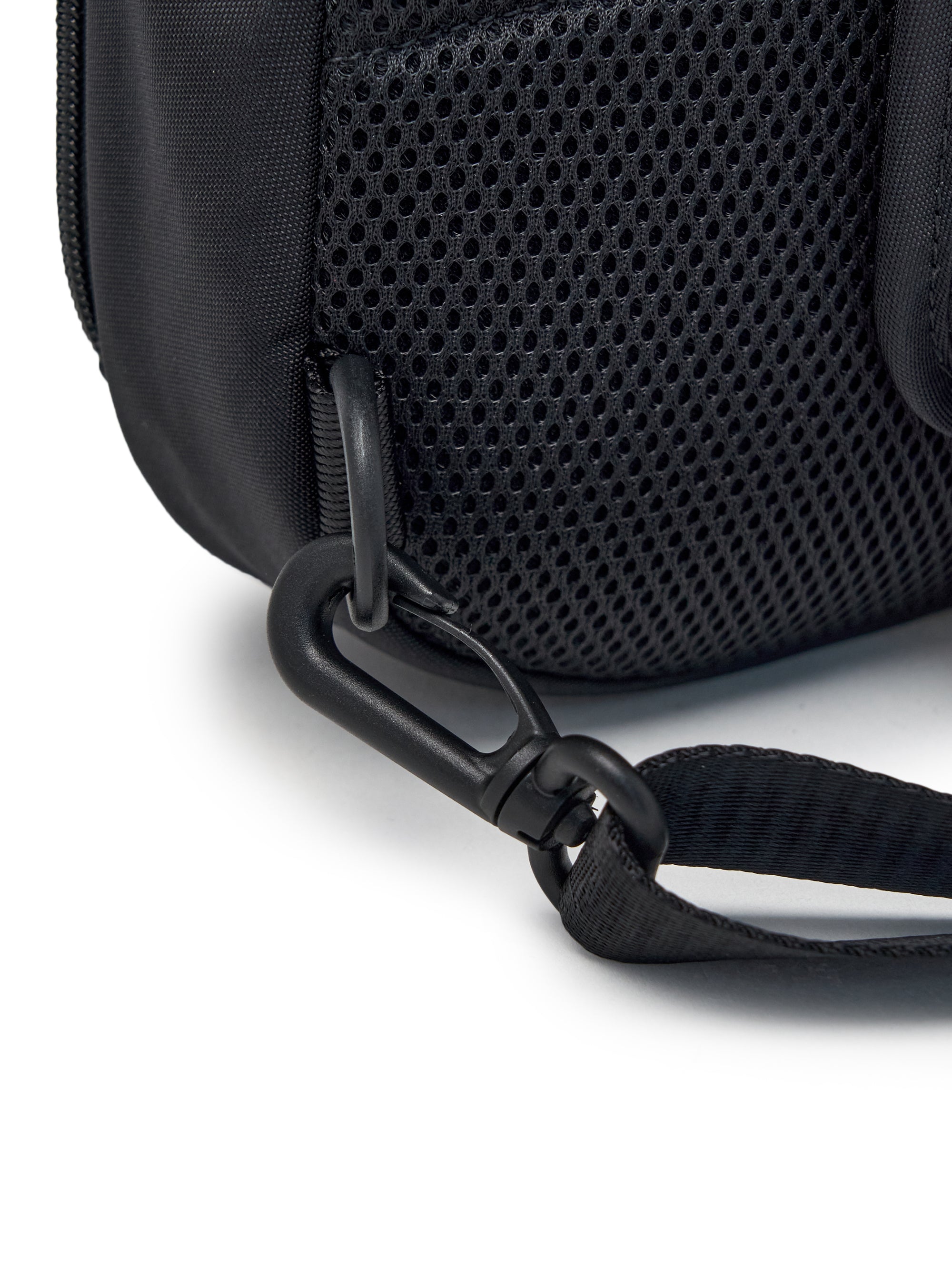 BASIC MESH SLINGBAG