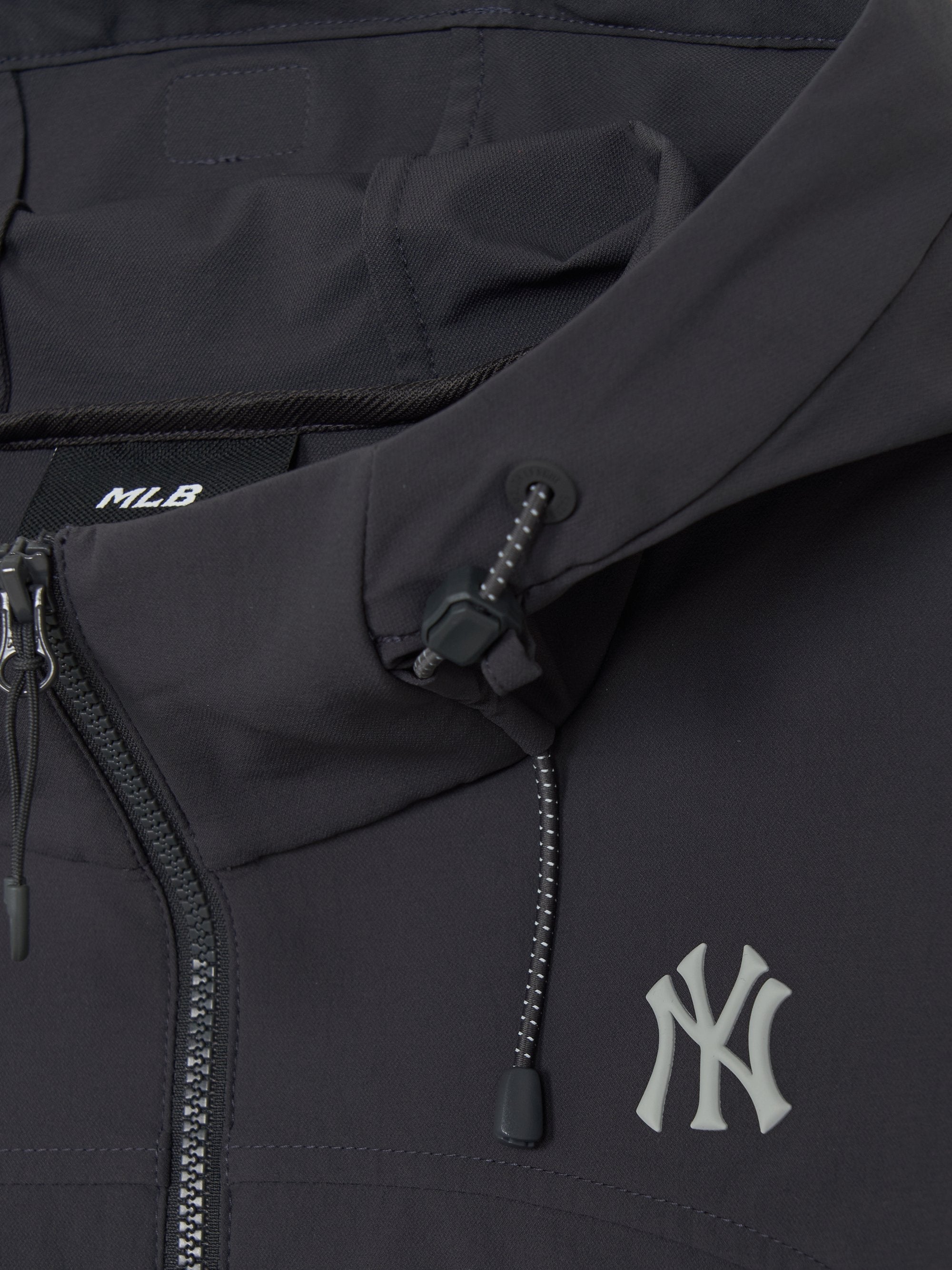 Women's Gorpcore Slim Fit Windbreaker