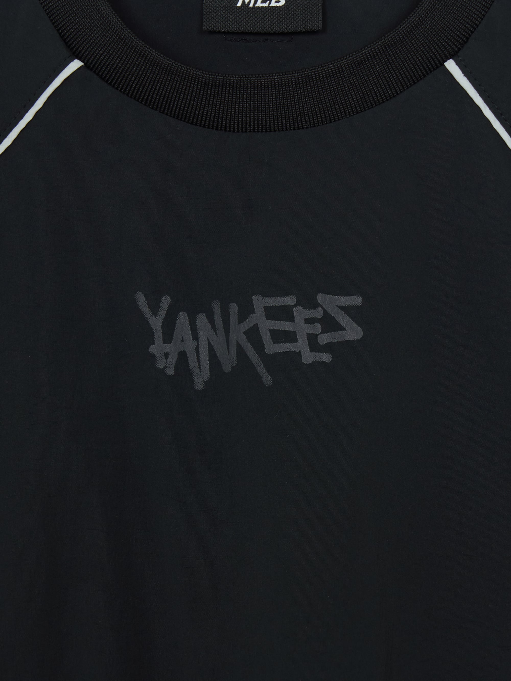 Street Basic Woven Big Logo Artwork T-shirt