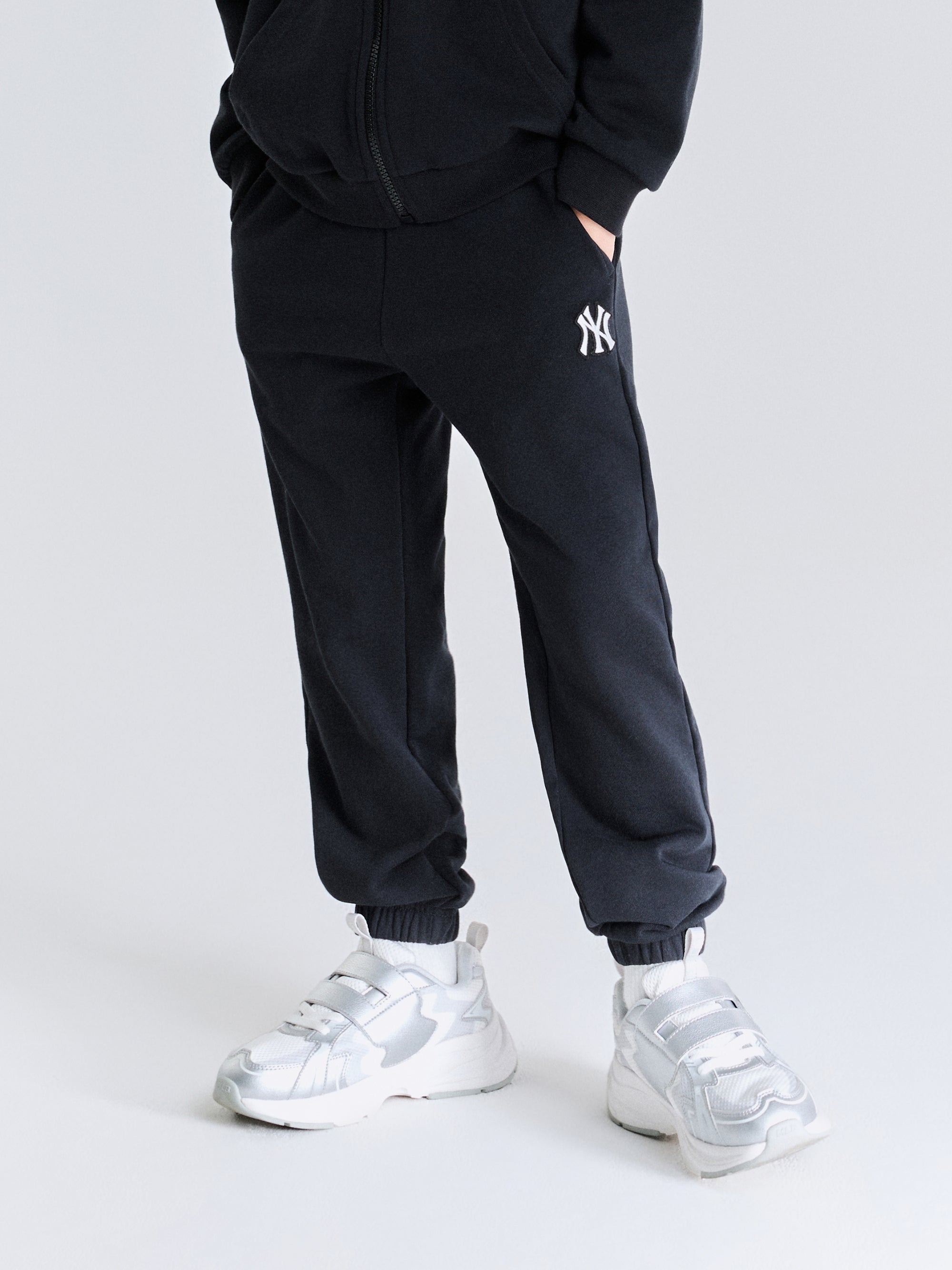 Basic Small Logo Pants