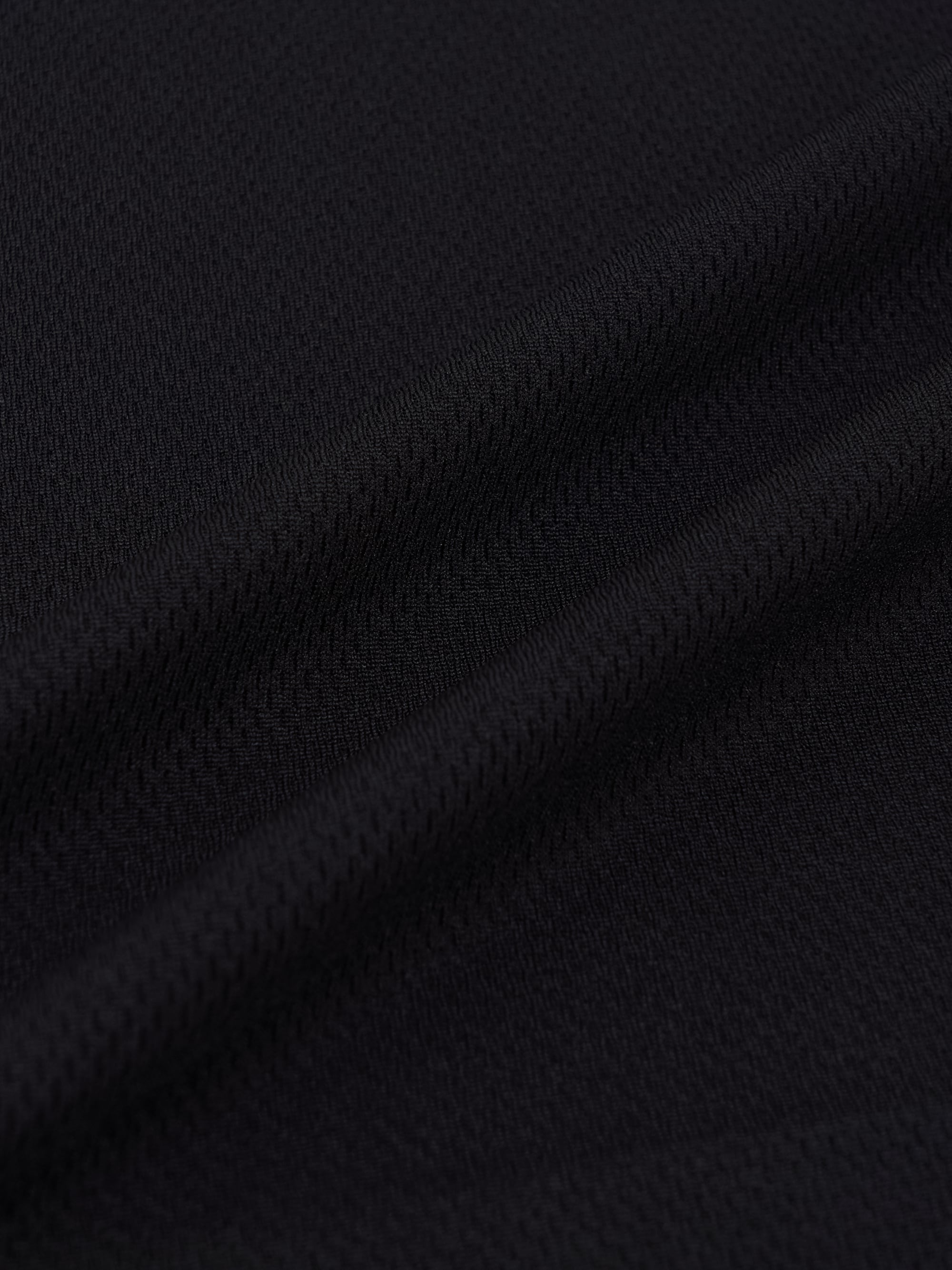 Sportive Mesh Graphic T-shirt