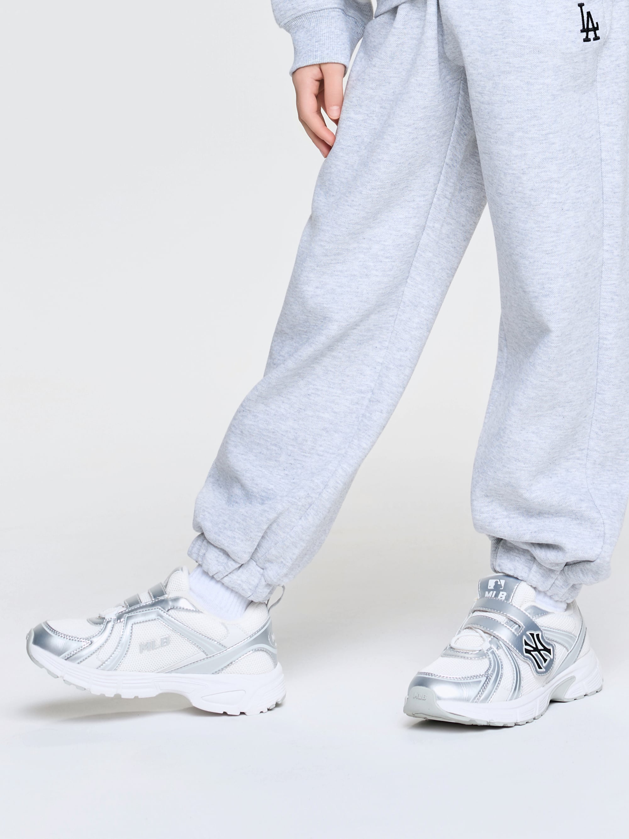 TRACK RUNNER
