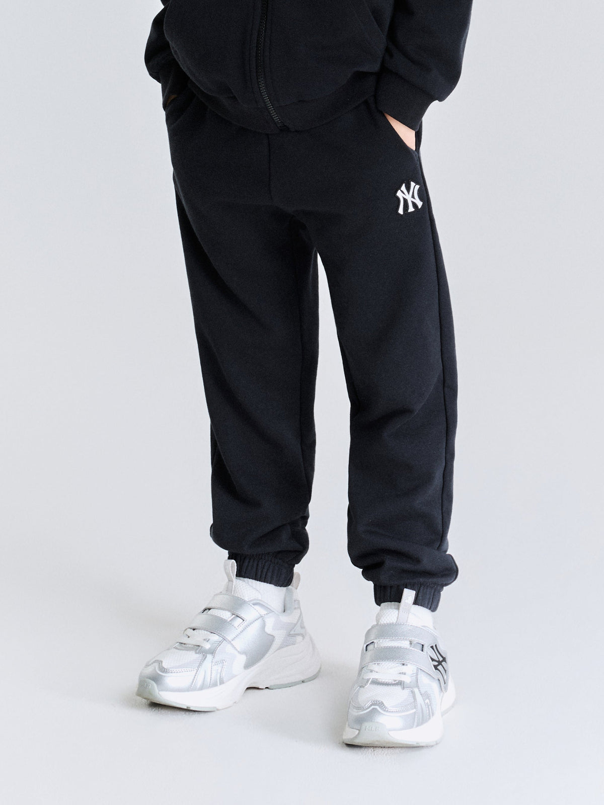 Basic Small Logo Pants