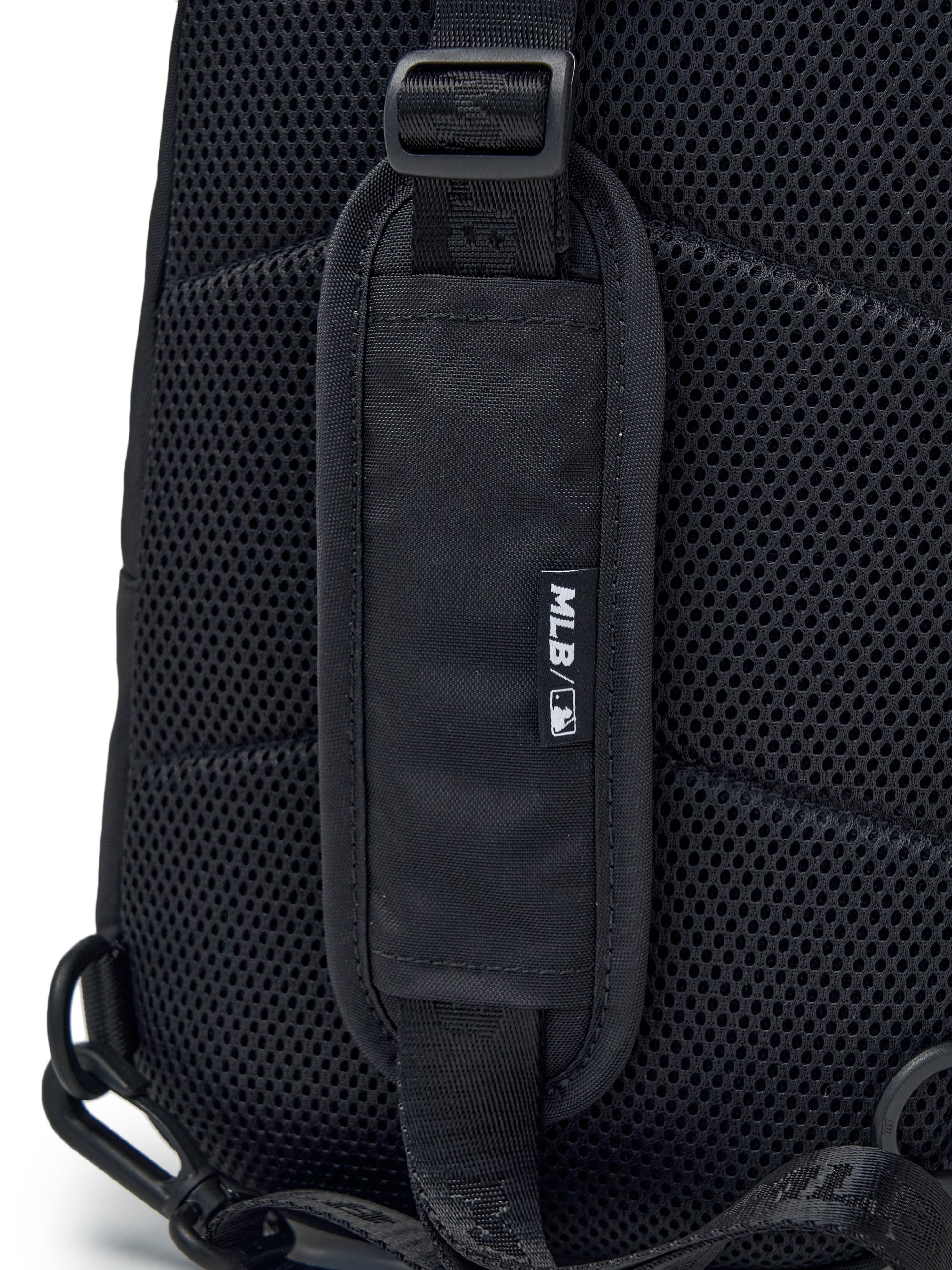 BASIC MESH SLINGBAG