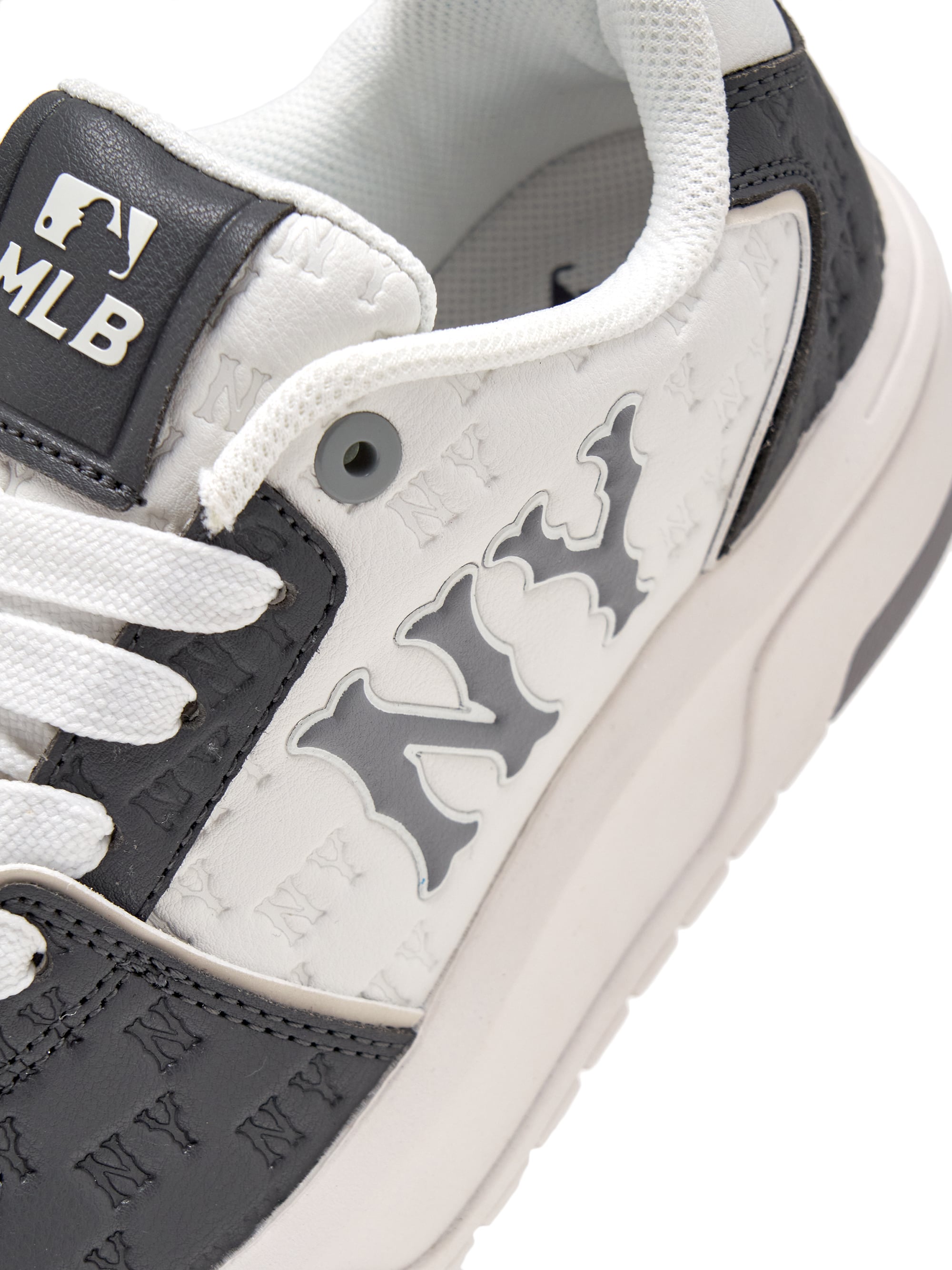 CHUNKY LINER EMBO MONOGRAM COOPERS TOWN